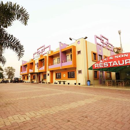 โฮเต็ลสมนัต โซการ์ Hotel โสมนัส ภายนอก รูปภาพ