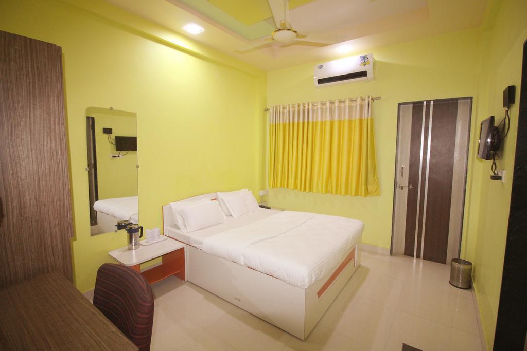 โฮเต็ลสมนัต โซการ์ Hotel โสมนัส ภายนอก รูปภาพ