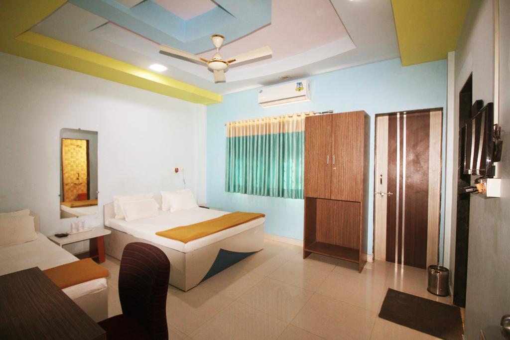 โฮเต็ลสมนัต โซการ์ Hotel โสมนัส ภายนอก รูปภาพ