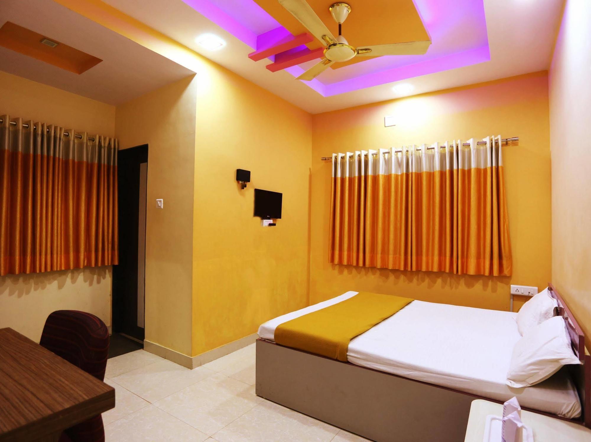 โฮเต็ลสมนัต โซการ์ Hotel โสมนัส ภายนอก รูปภาพ
